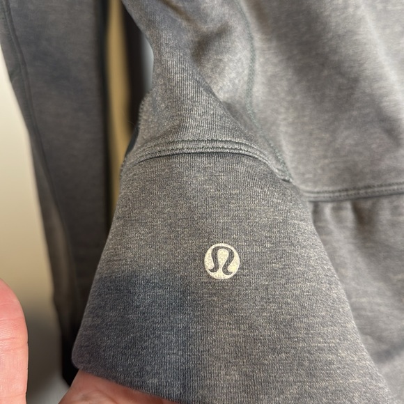 #75 Lululemon Snug Sprinter Jacket $168MSRP - Picture 10 of 13